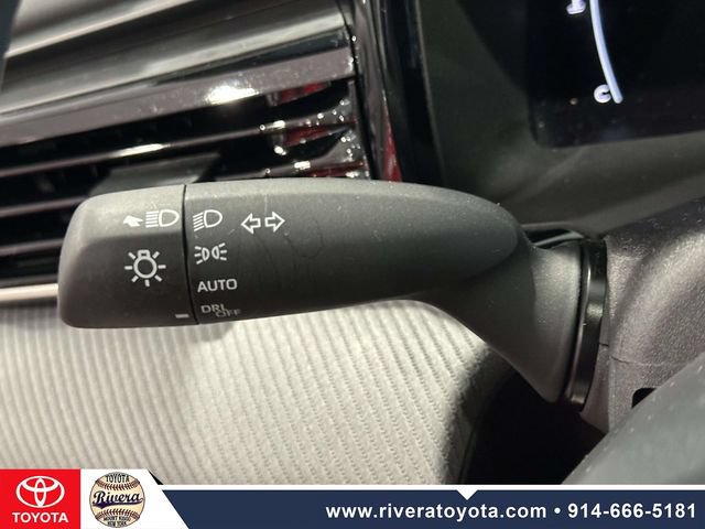 Used 2025 Toyota Camry SE w/ Convenience Package FWD image 33