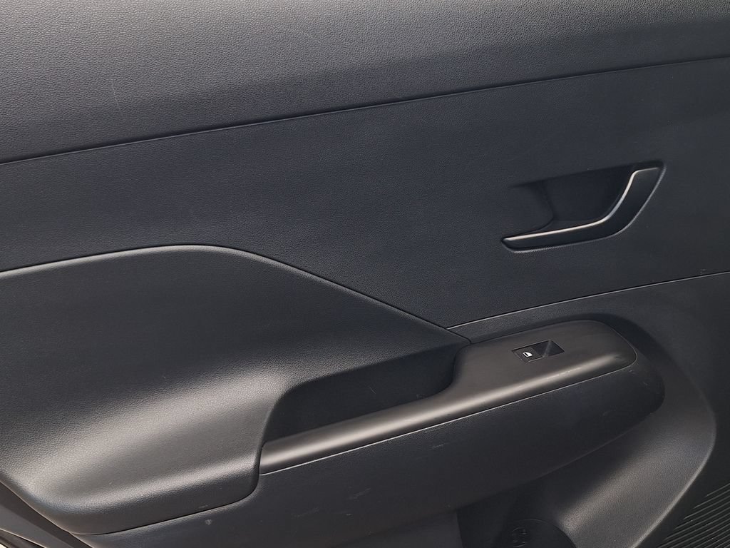 Certified 2025 Hyundai Kona SEL AWD/4WD image 13