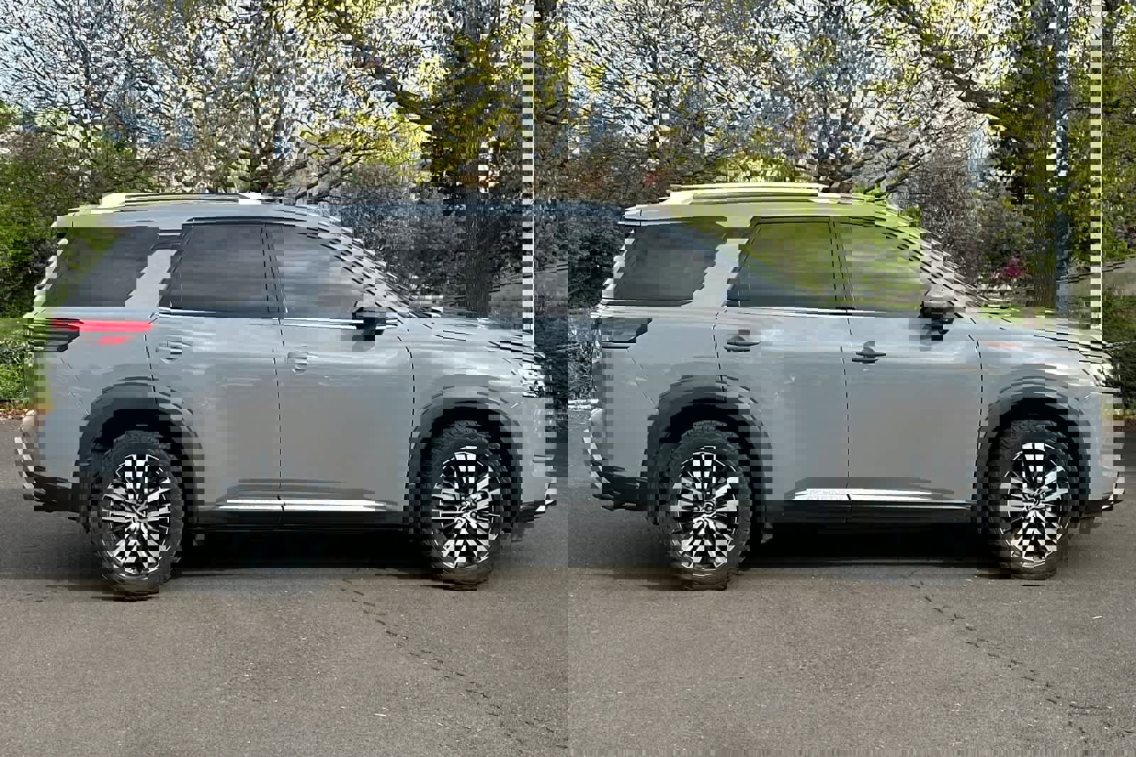 Used 2023 Nissan Pathfinder Platinum image 8