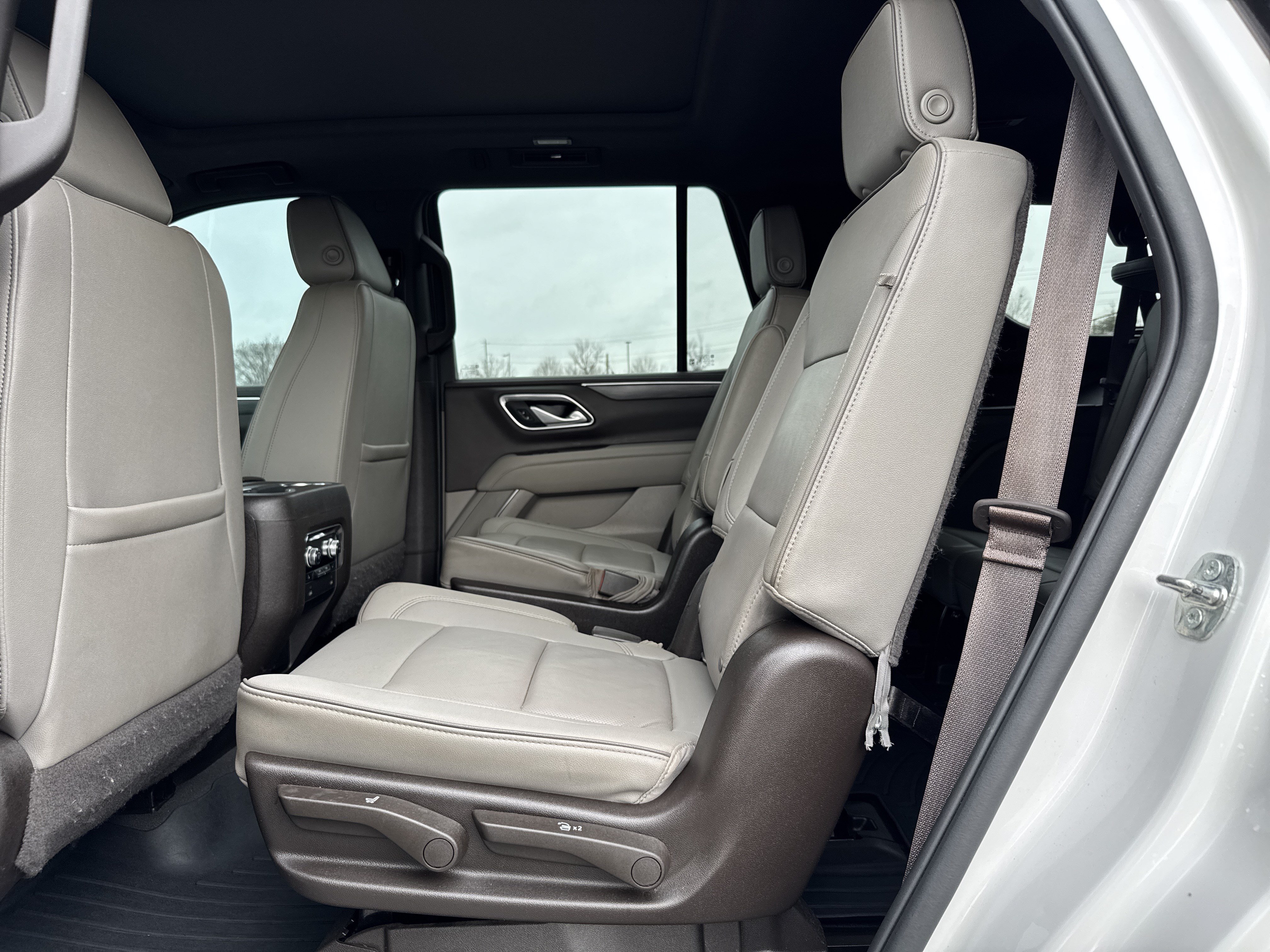 Used 2022 GMC Yukon SLT w/ SLT Premium Package RWD image 31