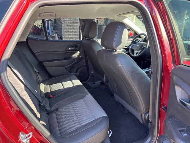 Used 2024 Chevrolet Trax LT w/ LT Convenience Package image 12
