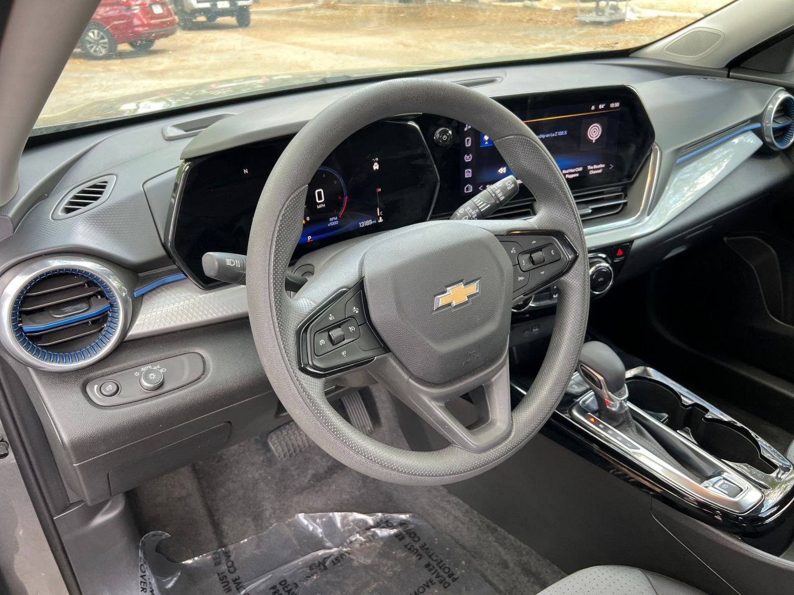 Used 2025 Chevrolet Trax LT image 31