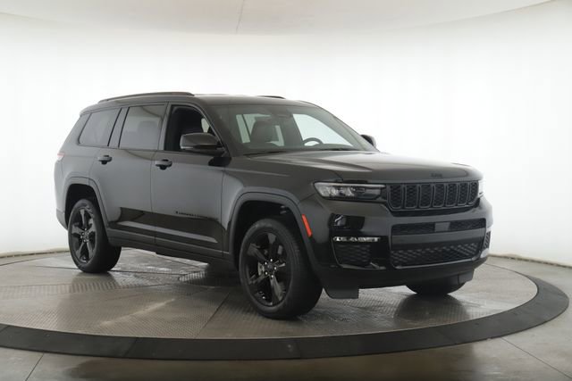 Used 2025 Jeep Grand Cherokee L Limited w/ Black Appearance Package image 2