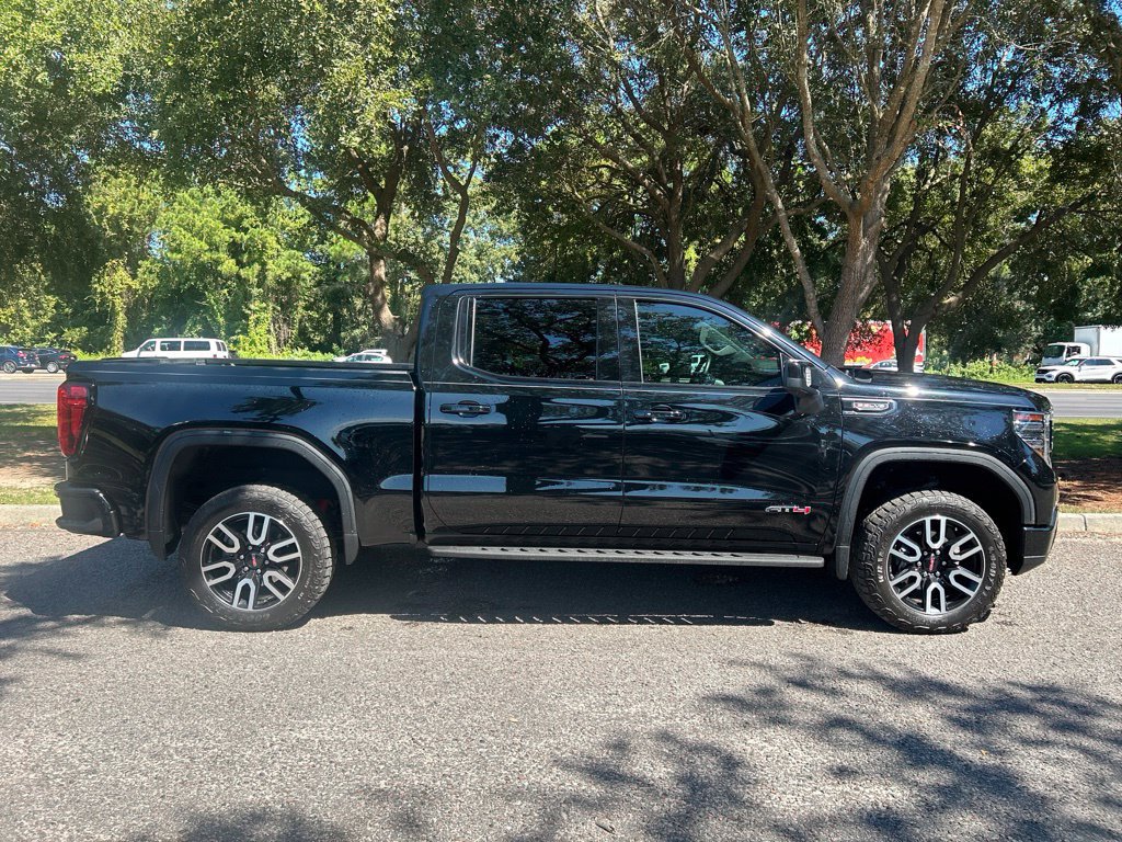 Used 2024 GMC Sierra 1500 AT4 w/ Technology Package AWD/4WD image 5