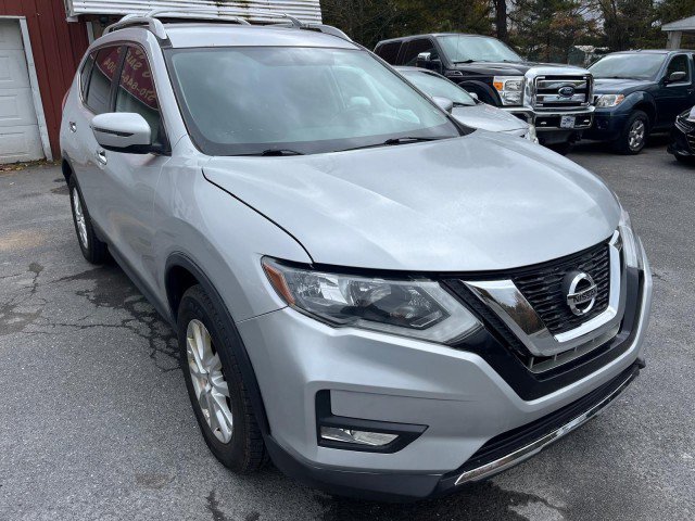 Used 2017 Nissan Rogue SV image 2