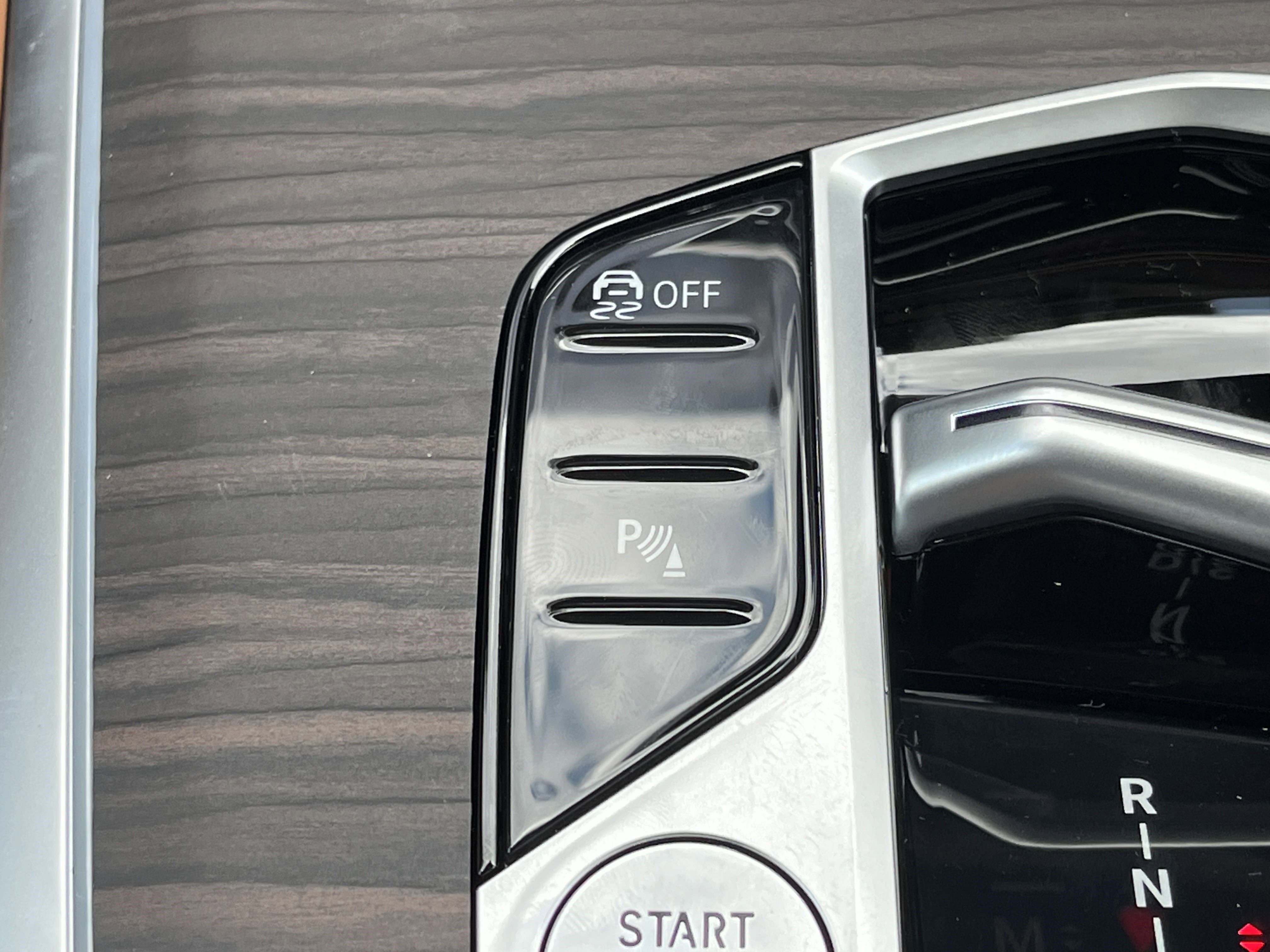 New 2026 BMW X7 xDrive40i w/ Premium Package image 11
