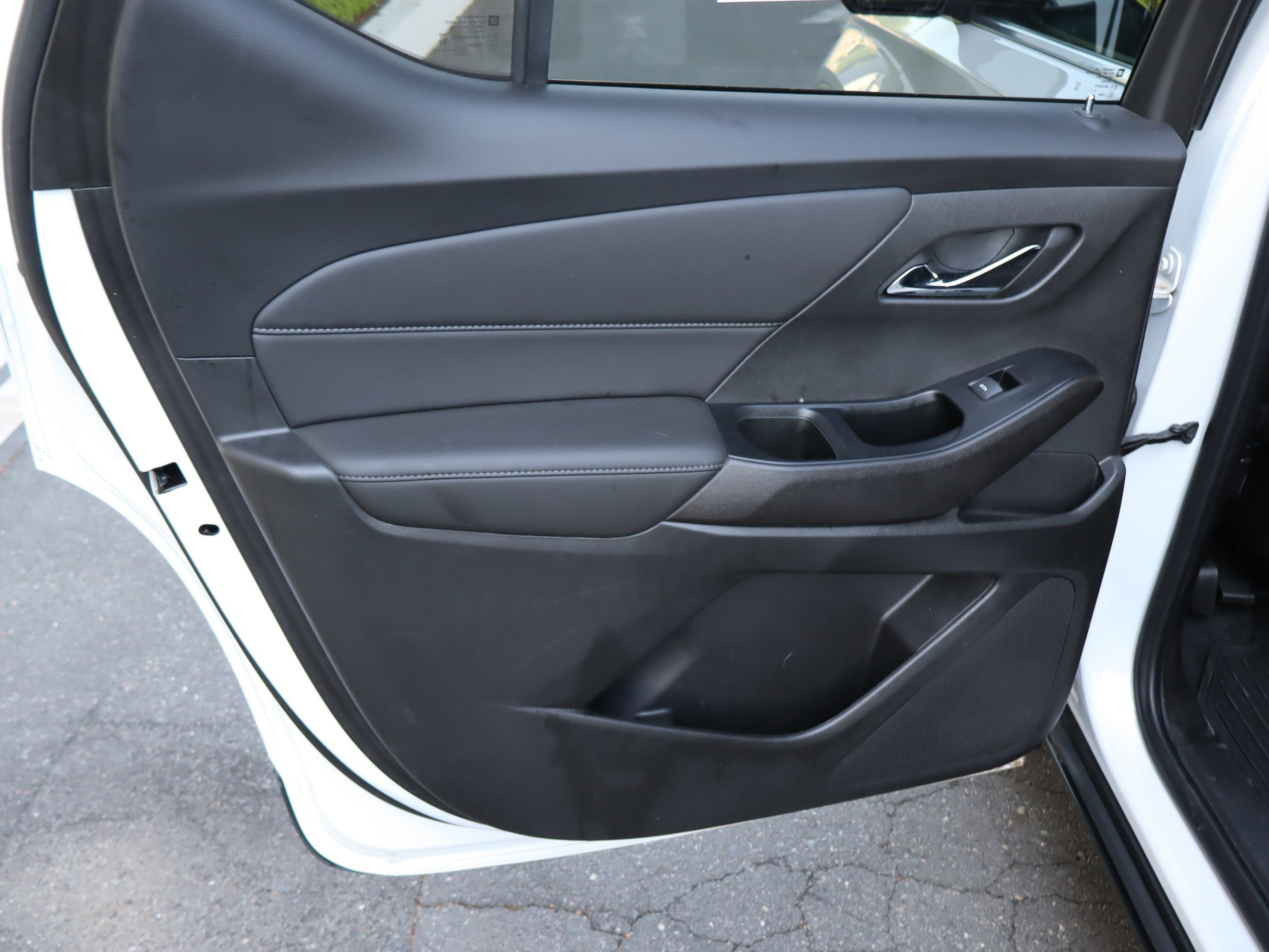 Used 2023 Chevrolet Traverse LT FWD image 30