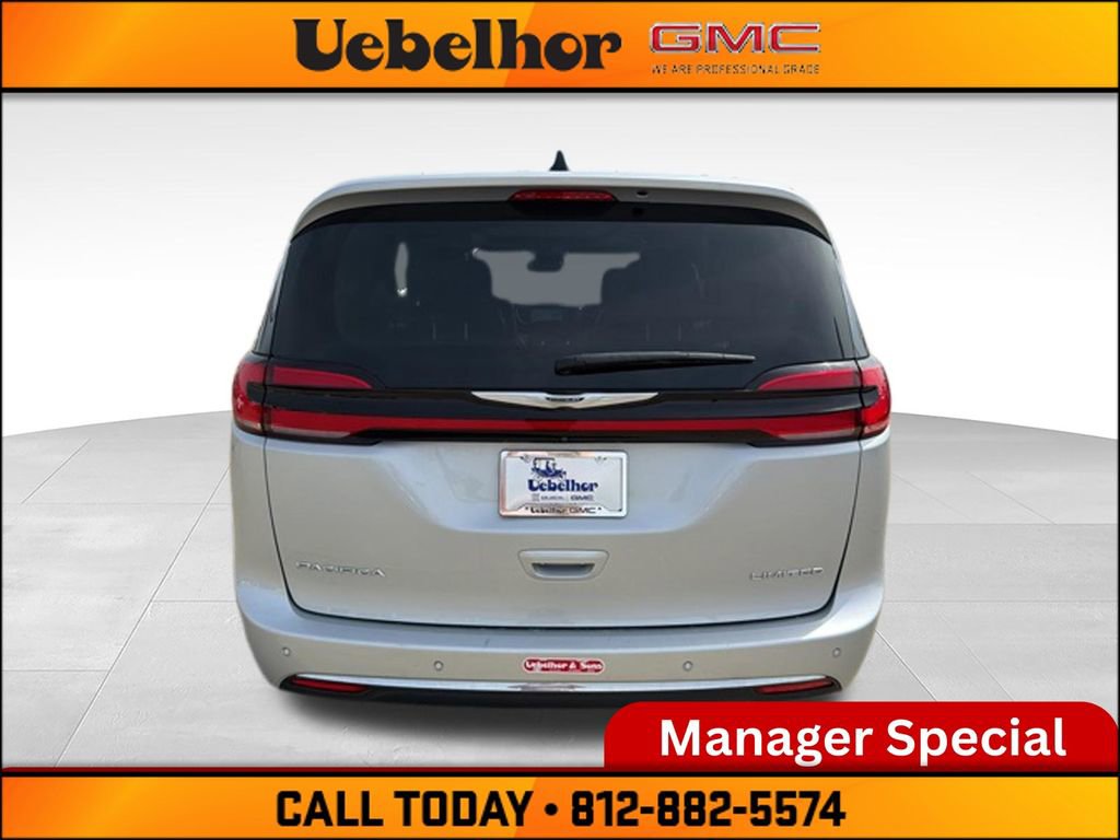 Used 2024 Chrysler Pacifica Limited FWD image 9