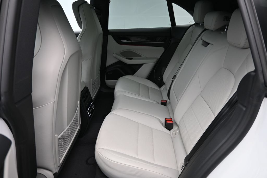 Certified 2025 Porsche Macan Electric RWD image 7