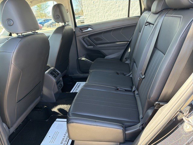 Used 2022 Volkswagen Tiguan SE image 13