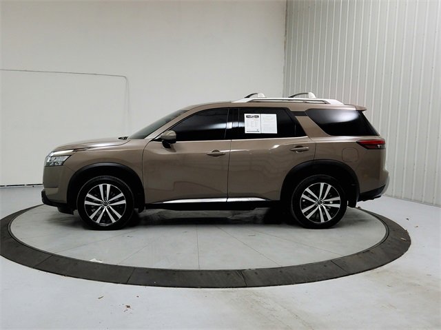 Used 2024 Nissan Pathfinder Platinum w/ Cargo Package image 4