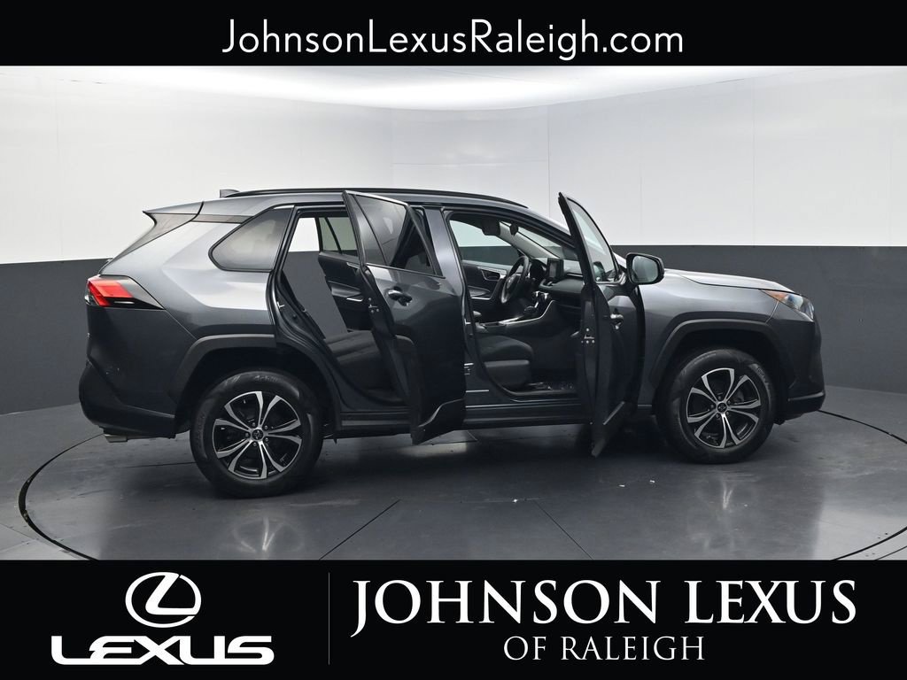 Used 2021 Toyota RAV4 LE FWD image 32