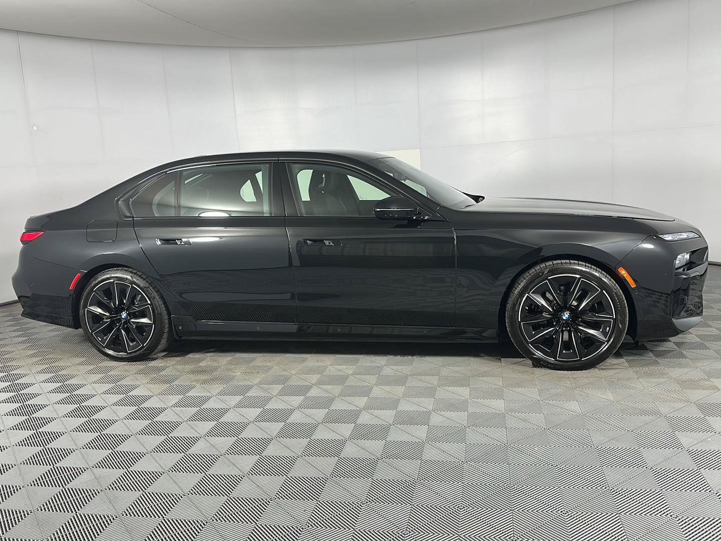 New 2026 BMW i7 xDrive60 w/ Executive Package AWD/4WD image 25