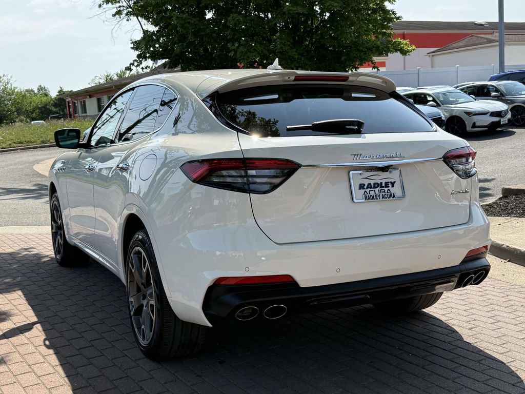 Used 2022 Maserati Levante Modena AWD/4WD image 4