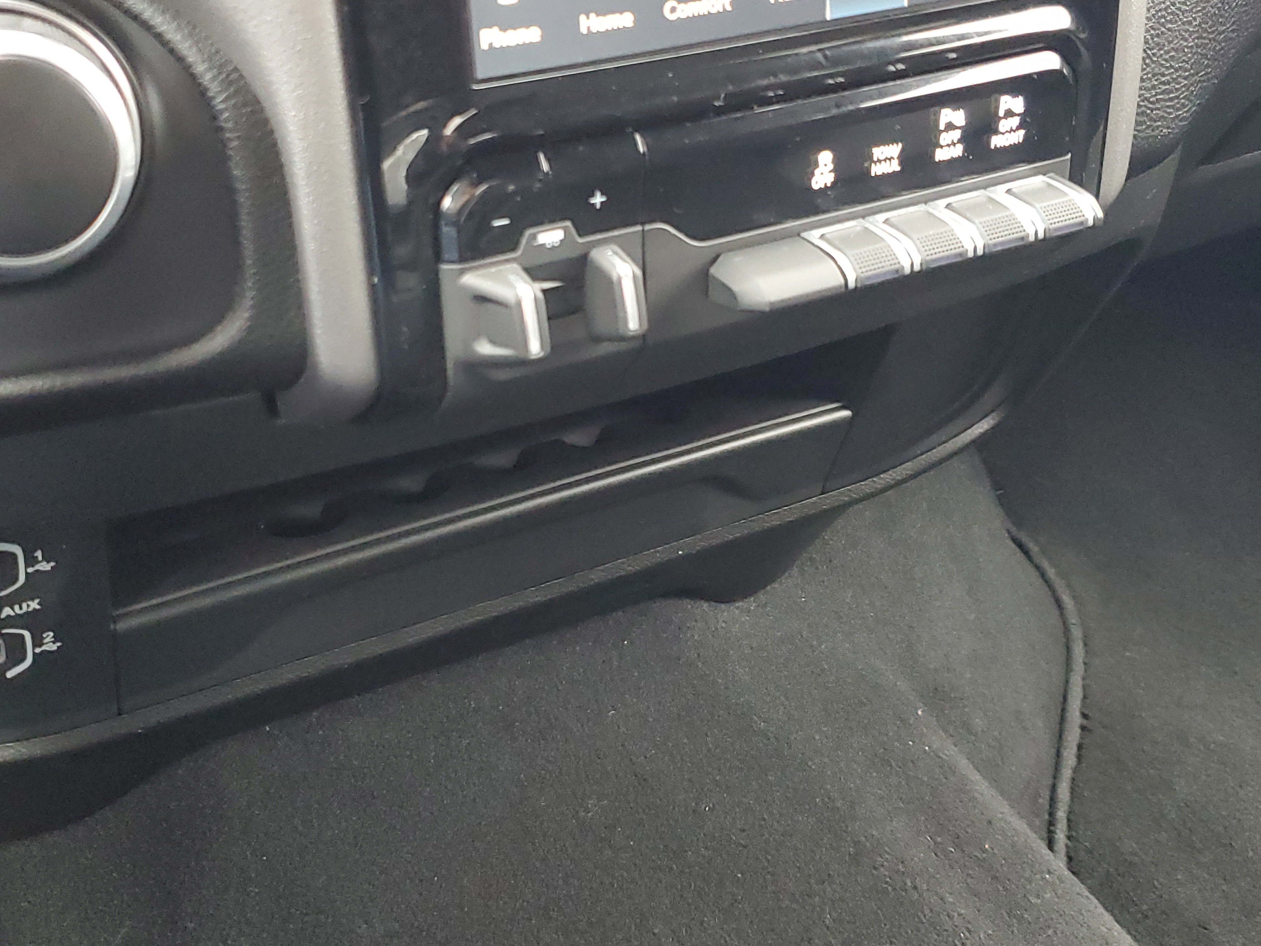 Used 2024 RAM 2500 Big Horn w/ Sport Appearance Package image 18