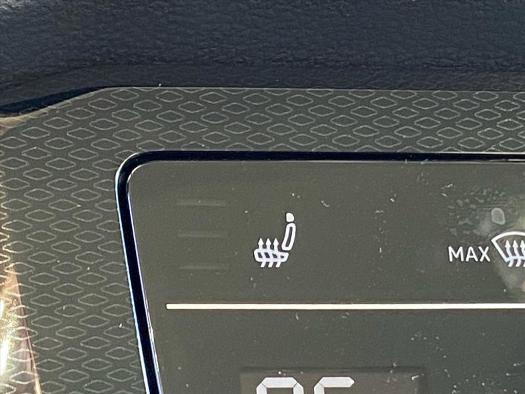 New 2026 Volkswagen Taos SE image 9