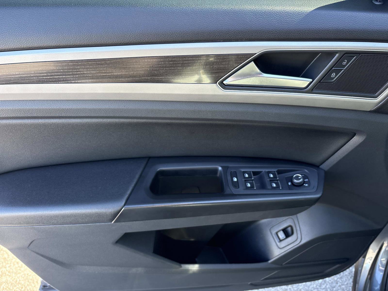 Used 2018 Volkswagen Atlas SE image 12