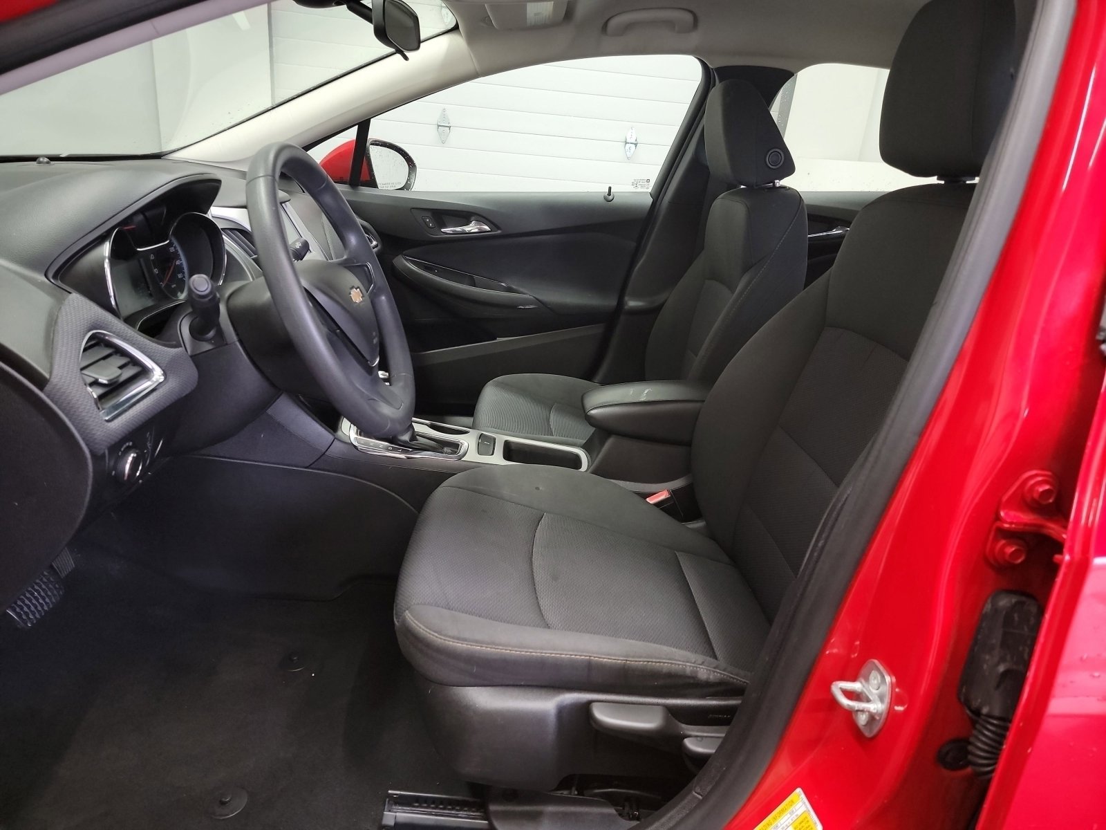 Used 2018 Chevrolet Cruze LS FWD image 13