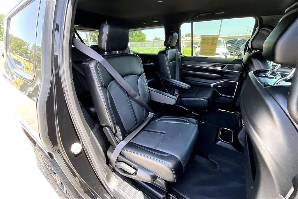 Used 2024 Jeep Wagoneer Series II AWD/4WD image 37