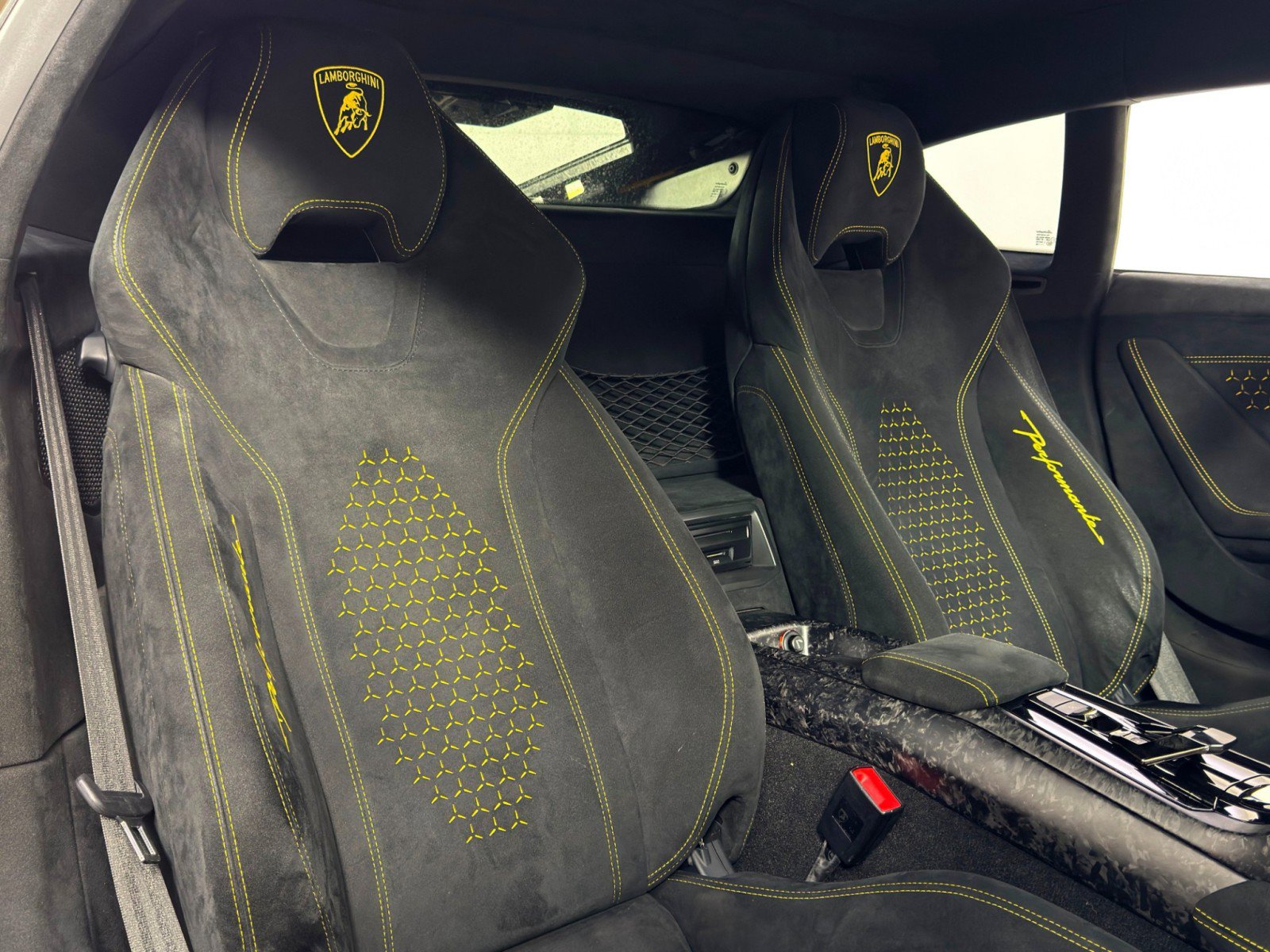 Used 2018 Lamborghini Huracan Performante image 37