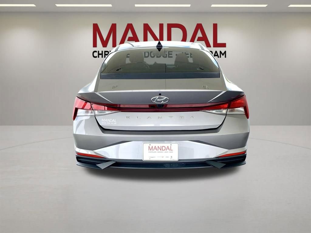 Used 2022 Hyundai Elantra SEL w/ Convenience Package FWD image 7