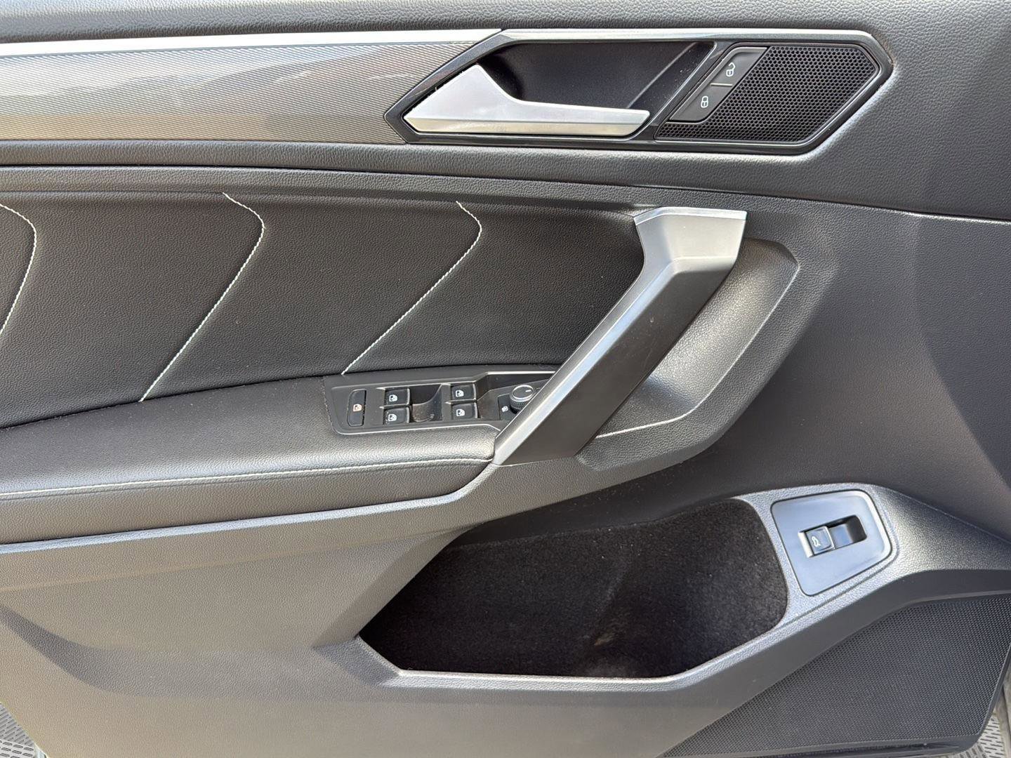 Used 2022 Volkswagen Tiguan SE R-Line image 13