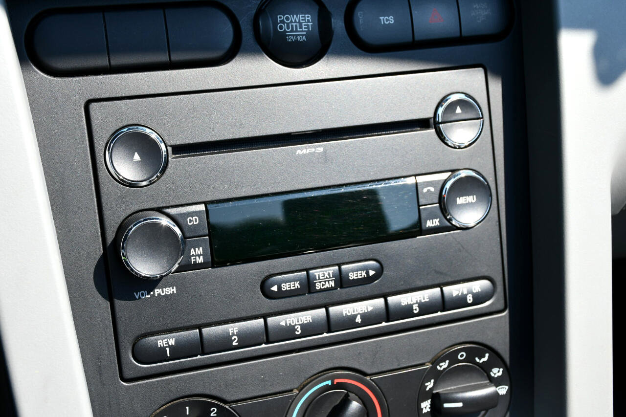 Used 2009 Ford Mustang Convertible image 22