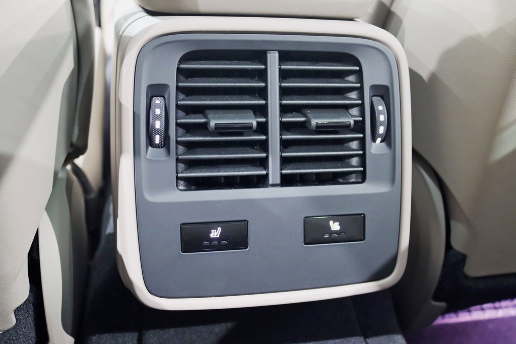 Used 2020 Porsche Taycan Turbo image 31