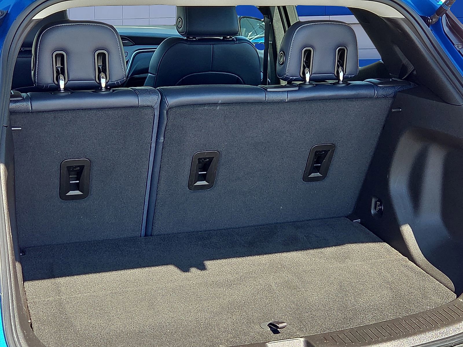 Used 2022 Chevrolet Bolt EUV Premier w/ Sun & Sound Package FWD image 8