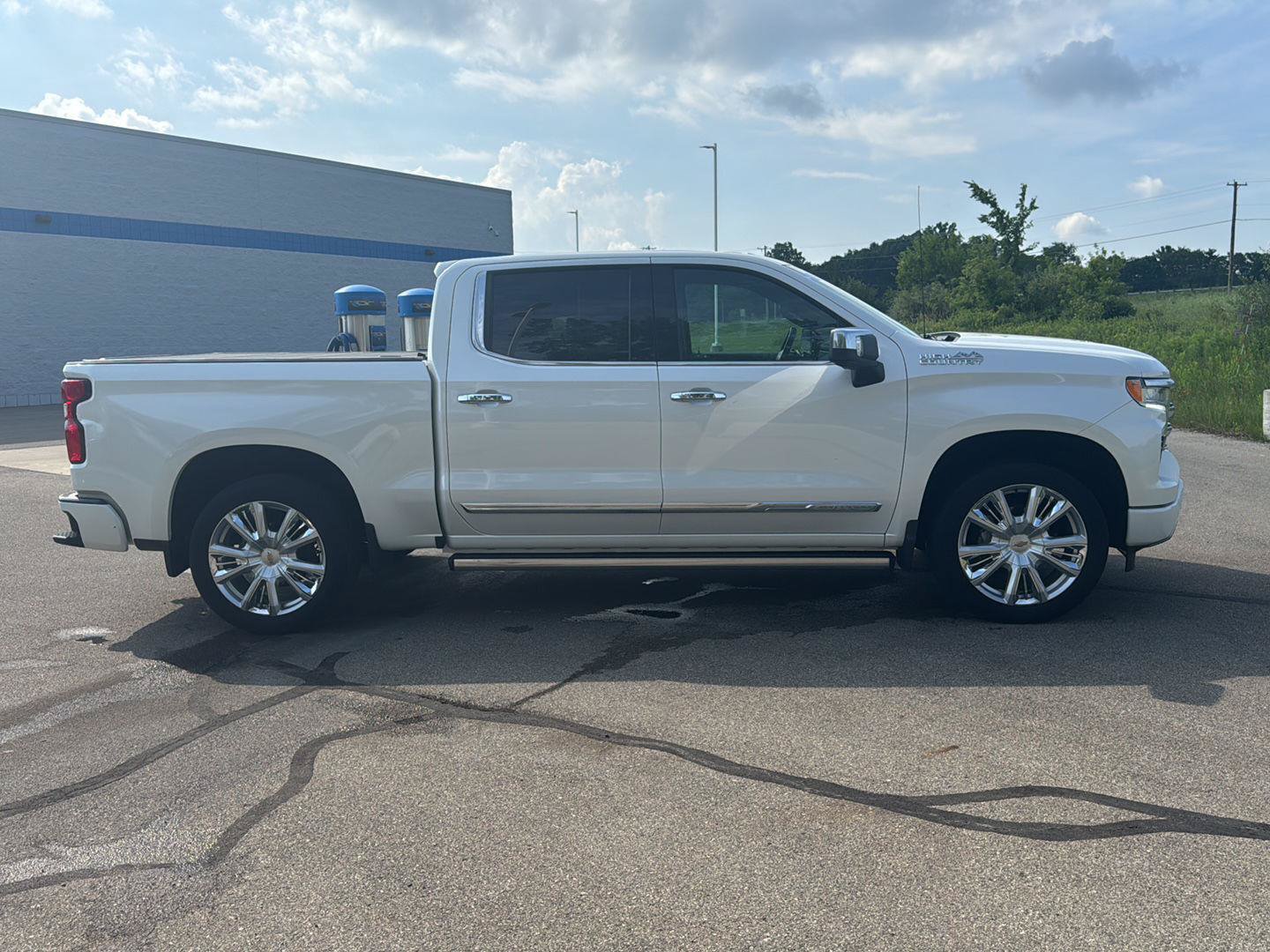 Used 2023 Chevrolet Silverado 1500 High Country AWD/4WD image 6