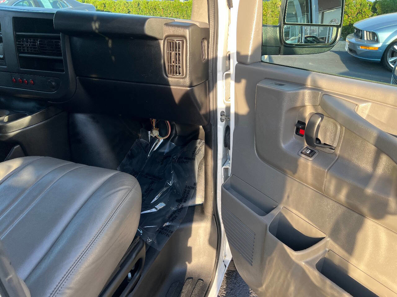 Used 2014 Chevrolet Express 2500 image 33