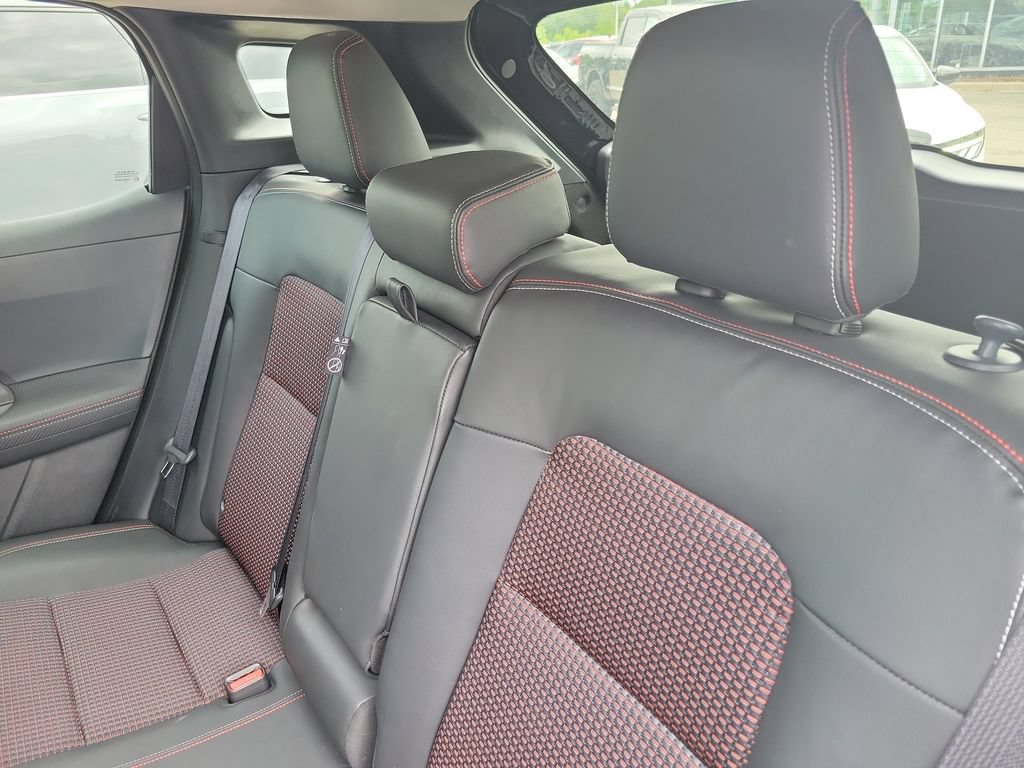 Used 2025 Nissan Kicks SR AWD/4WD image 28