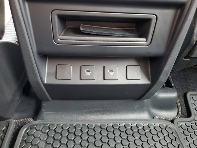 Used 2023 Land Rover Defender 110 X-Dynamic SE AWD/4WD image 24