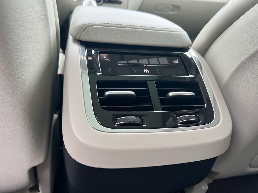 Certified 2023 Volvo XC60 B6 Ultimate w/ Climate Package AWD/4WD image 24