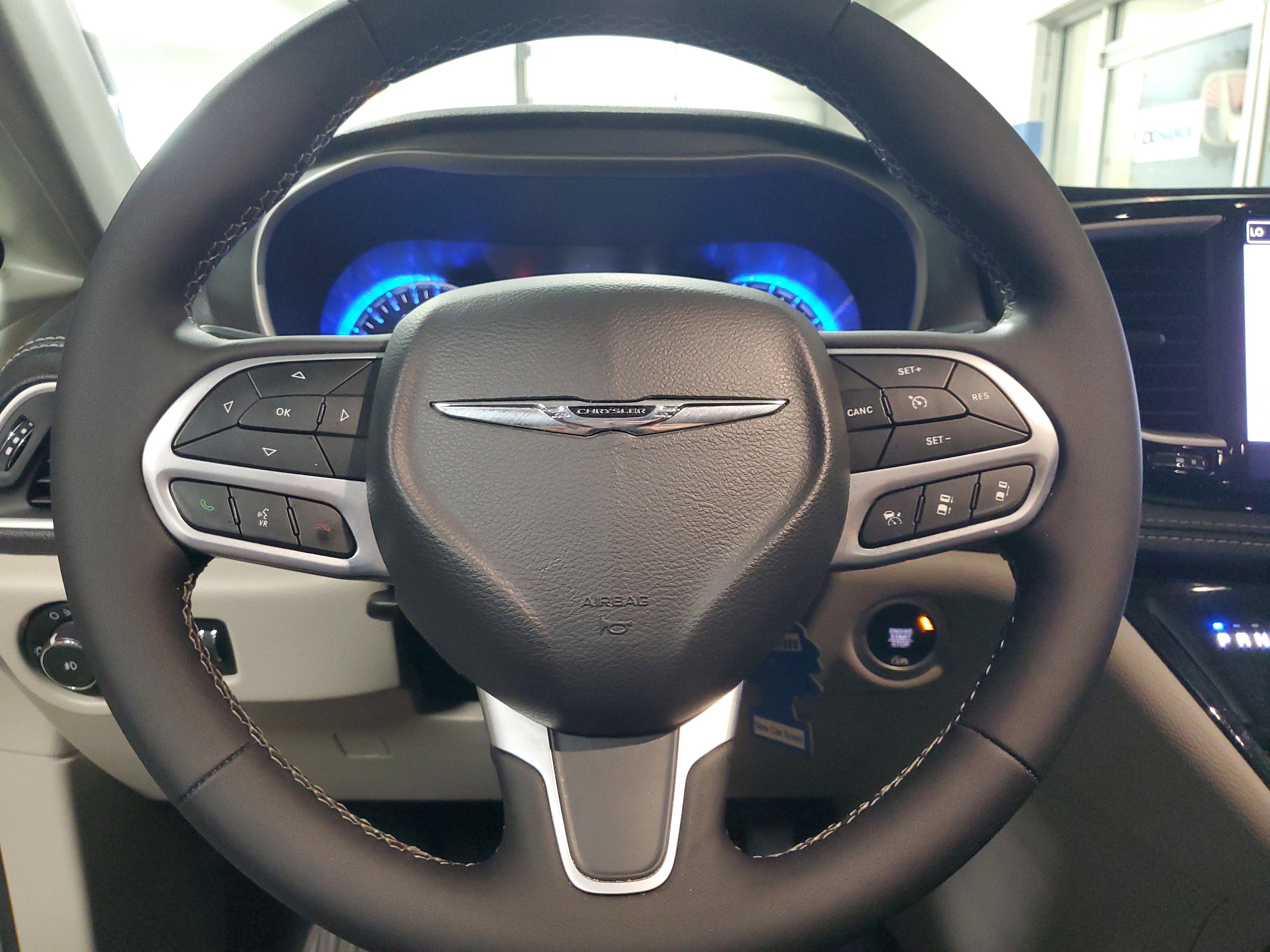 Used 2022 Chrysler Pacifica Touring-L AWD/4WD image 25