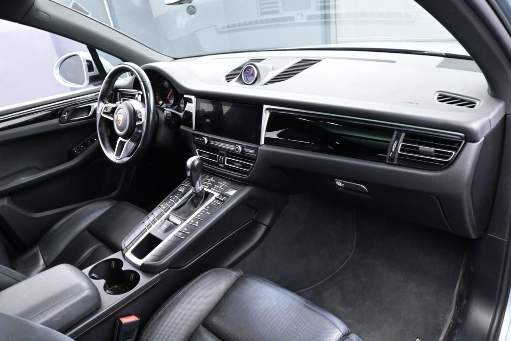 Certified 2020 Porsche Macan AWD/4WD image 30