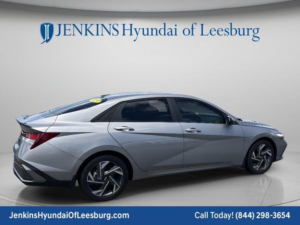 Certified 2025 Hyundai Elantra Sport FWD image 4