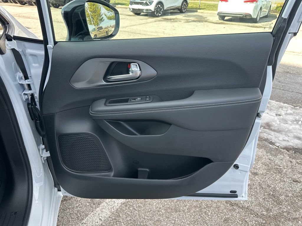 New 2026 Chrysler Pacifica Select AWD/4WD image 57