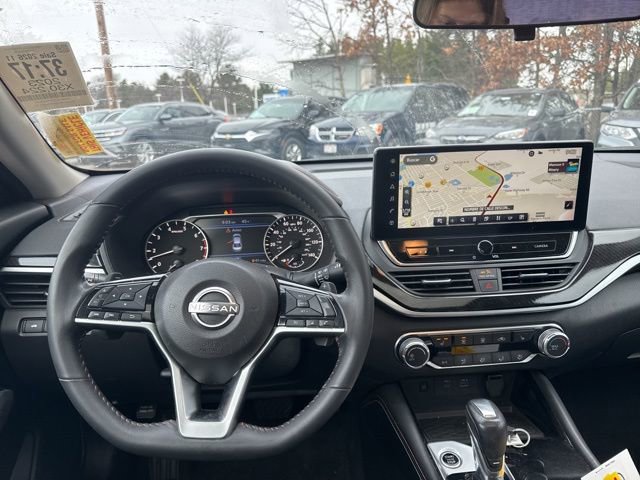 Used 2023 Nissan Altima 2.5 SR w/ SR Premium Package image 10