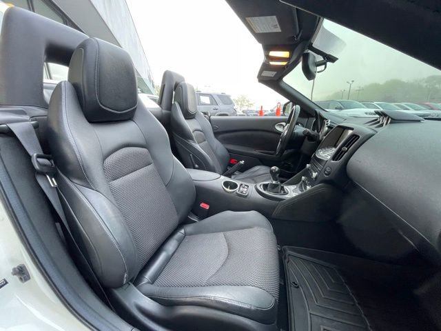 Used 2017 Nissan 370Z Touring Sport RWD image 32