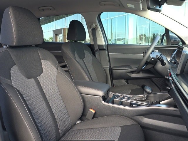 Used 2025 Kia Sorento LX image 9