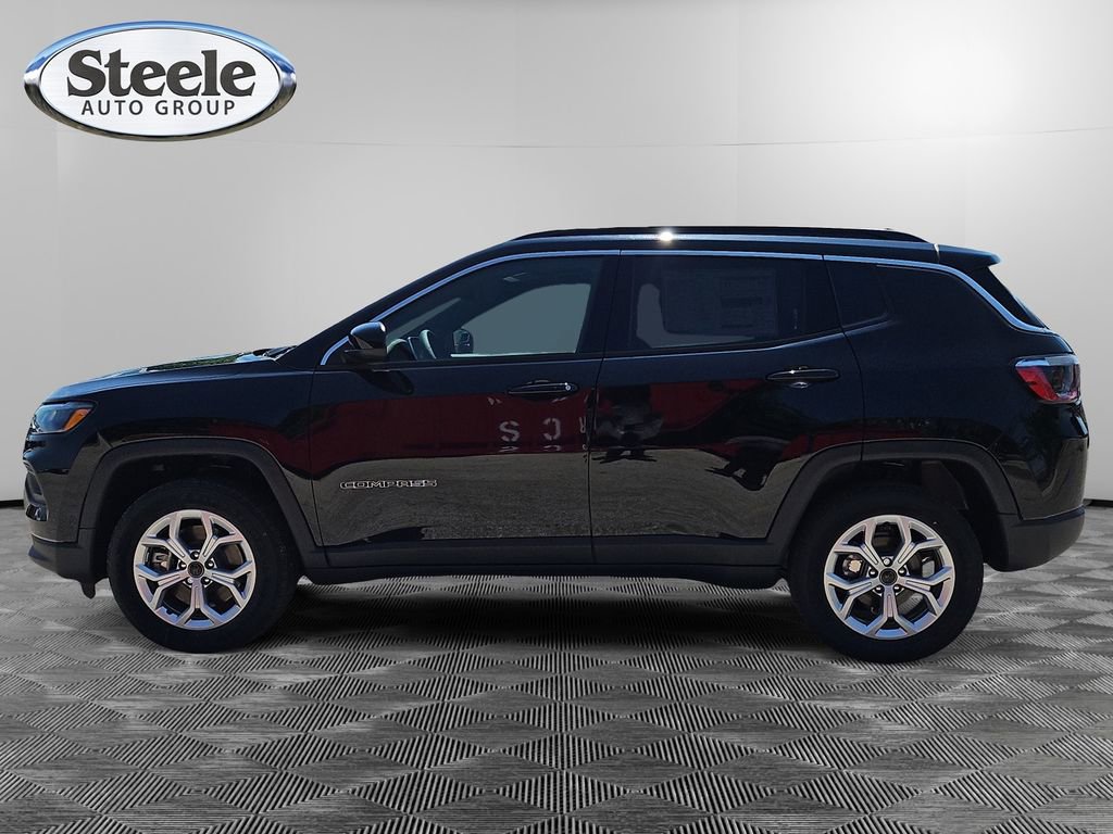 New 2025 Jeep Compass Latitude image 2