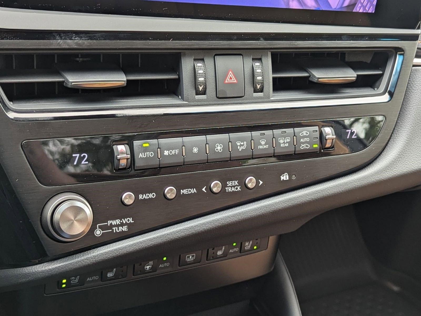 New 2025 Lexus ES 350 Ultra Luxury image 31