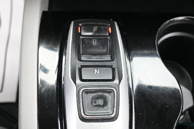 Used 2016 Honda Pilot Touring image 25