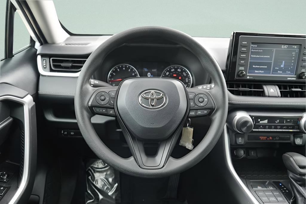 Used 2021 Toyota RAV4 LE AWD/4WD image 15
