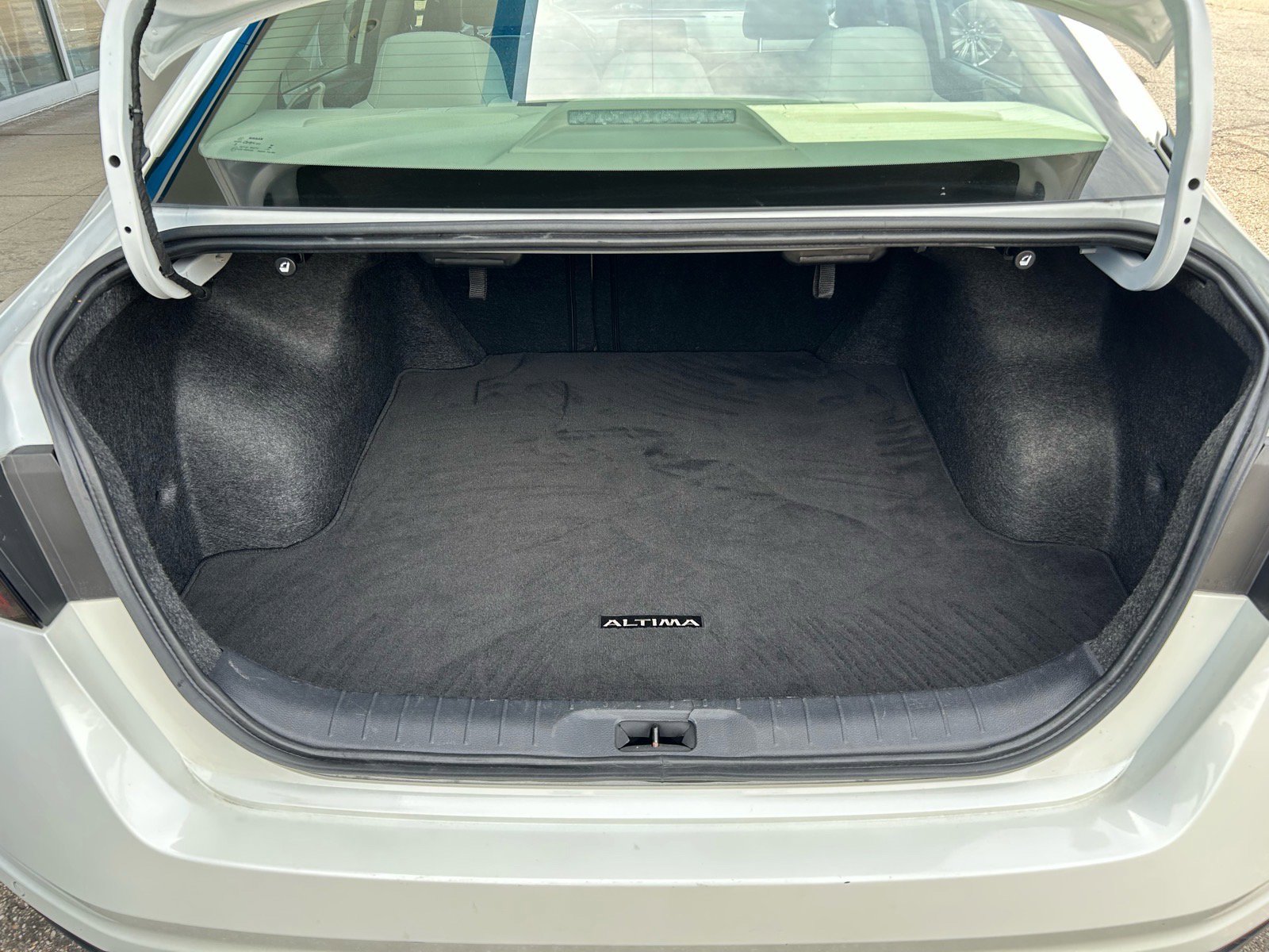 Used 2025 Nissan Altima 2.5 SV FWD image 7