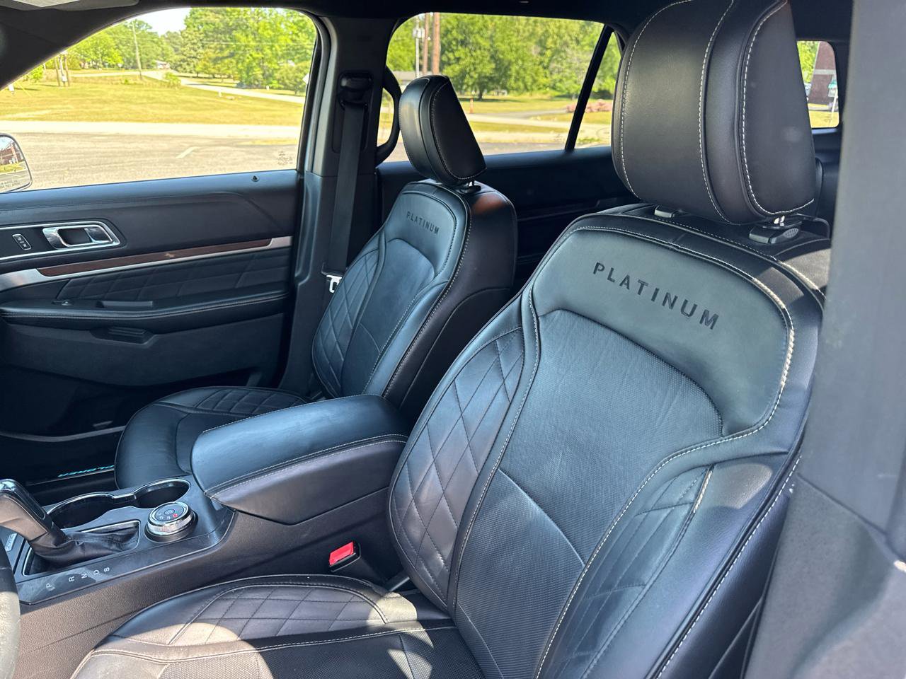 Used 2018 Ford Explorer Platinum AWD/4WD image 14