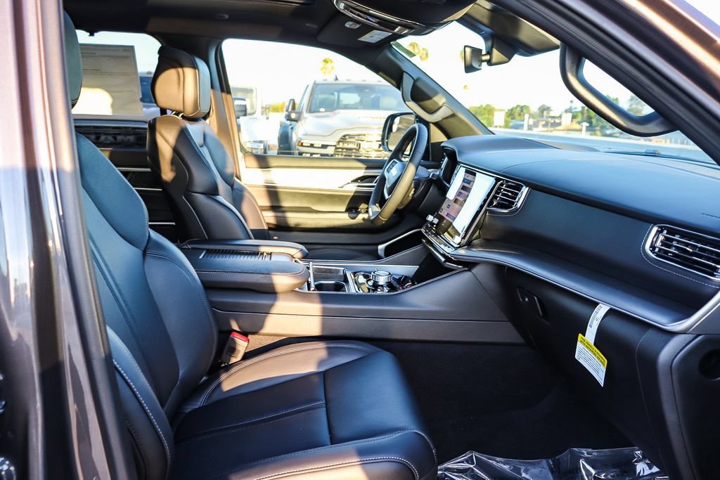 New 2026 Jeep Grand Wagoneer Limited AWD/4WD image 19