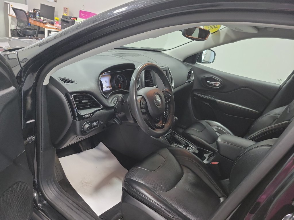 Used 2023 Jeep Cherokee Altitude Lux AWD/4WD image 30