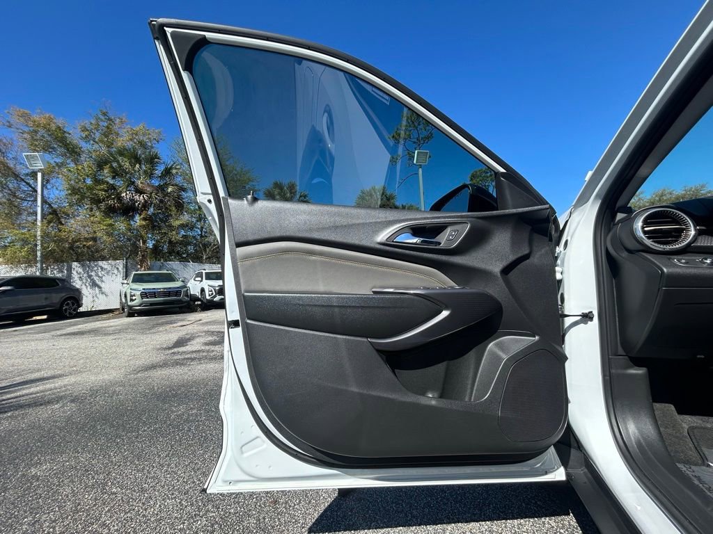 Used 2026 Chevrolet Trax ACTIV w/ Sunroof Package FWD image 29
